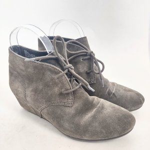 Nine West Olive Green Wedge Heel Bootie Womens‎ Size 6.5 Suede Ankle Boot EUC